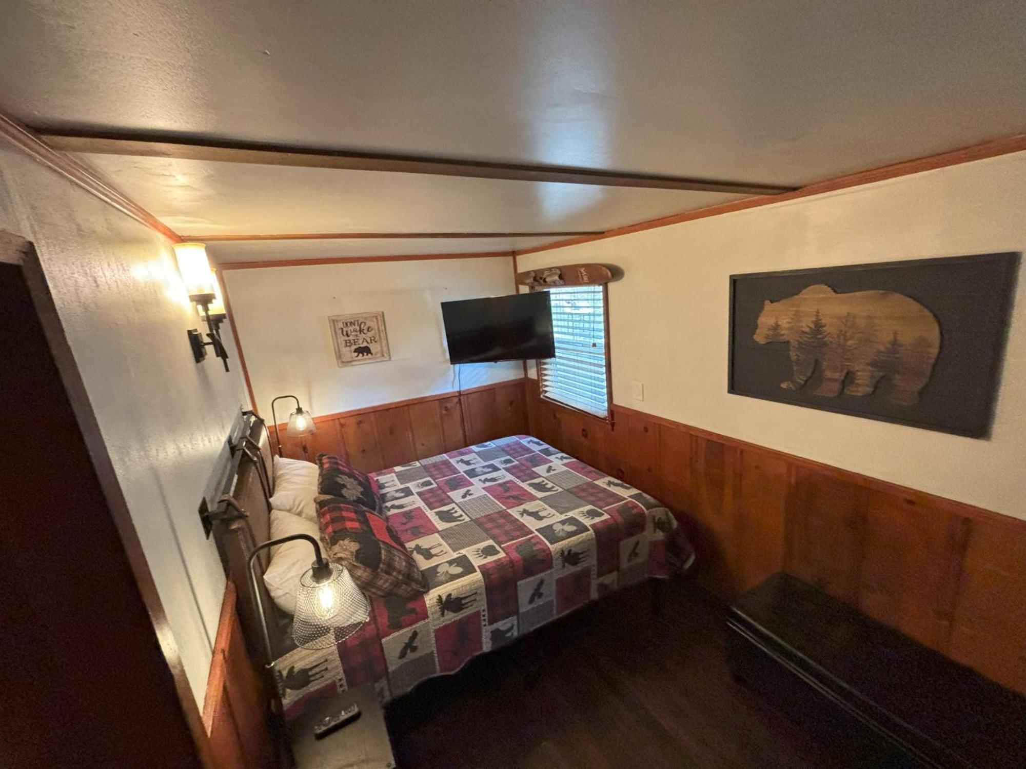 Snow Bunny Lodge - Perfect Big Bear Getaway! Deck With A New Hot Tub And Charcoal Barbecue! Big Bear Lake Bagian luar foto
